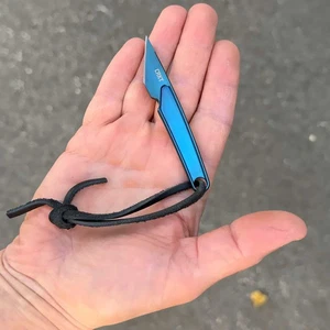 CRKT HangTi Blue – Ultraleichtes Titan Neck Knife mit Kydexscheide - Bild 1 von 6