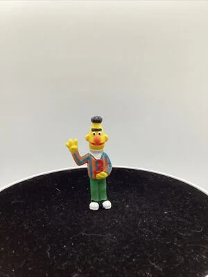 Bert Sesame Street Figure Holding Number 3 7-1 — 第 1/4 张图片