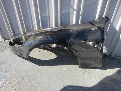 Guardabarros delantero derecho Aston Martin Vantage Foto 1 de 4