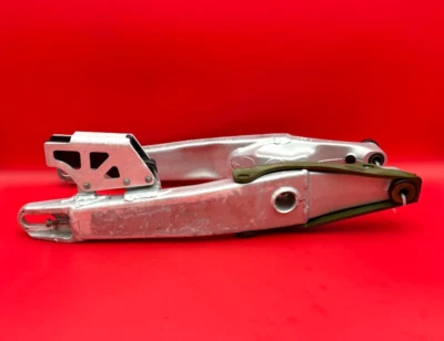 YAMAHA YZ125 YZ250 1997 97 OEM SWING ARM SWINGARM  REAR SUSPENSION WHEEL SUPPORT - Image 1 of 4