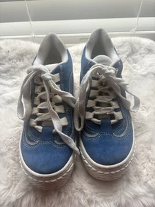 Bongo - Picture 1 of 10