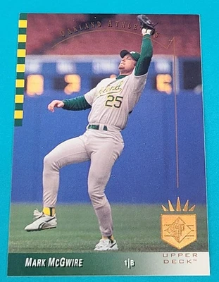 1993 SP #41 Mark McGwire Oakland Athletics BASEBALL Card Q6 - Image 1 of 2