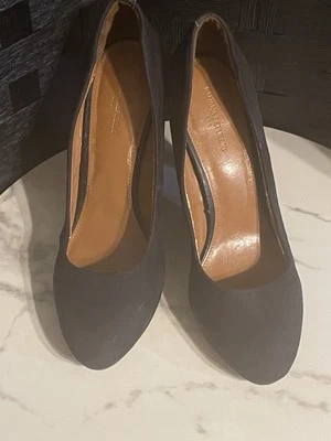 Zapatos de salón Banana Republic para mujer Madison NEGROS de gamuza talla 8,5 usados  Foto 1 de 4