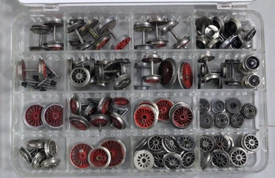 H0 Märklin/Hamo Konvolut Ersatzteile Lok-Räder in Sortierbox aus Sammlung - Bild 1 von 2