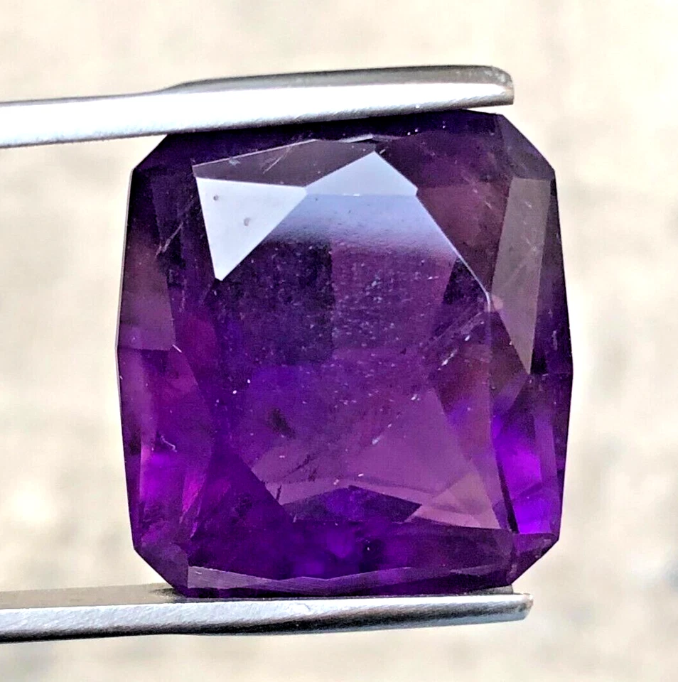 Piedra preciosa suelta de amatista facetada natural de 24,50 quilates Foto 1 de 4