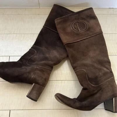 Botas Largas Dior Talla 35 Tacón Invierno Marrón Damas Logo Uso Diario Moda Usadas Foto 1 de 4