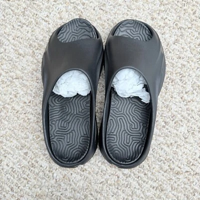 Pretty little thing Black Cut Out Rubber Ribbed Sole Slides Sz 9 - Image 1 of 4