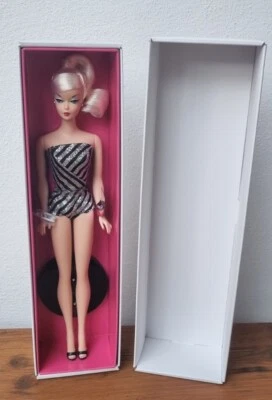 BARBIE PLATINUM 60th SPARKLES signature inspiring girls 1959 MATTEL 2018 NRFB - Immagine 1 di 4