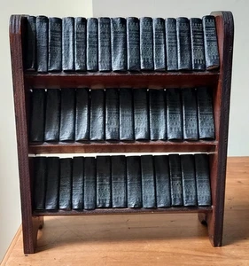 40 Miniature Volumes of The Complete Works Of Shakespeare in Wooden Bookcase - Picture 1 of 9