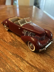 Franklin Mint 1937 Cord 812 Phaeton Coupe 1/24 Scale/ Maroon No Top - Picture 1 of 16