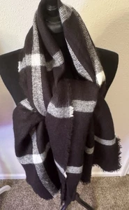 Breites Halstuch Schal NEU schwarz/weiß groß kariert super weich (wollewie Strick) - Bild 1 von 8