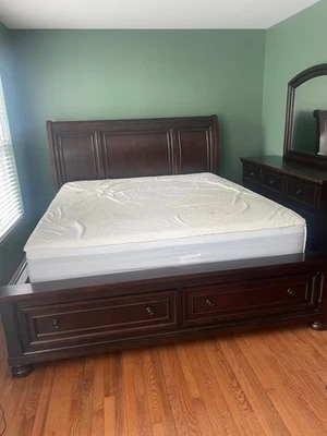 California King Bed Set Furniture - Image 1 of 4