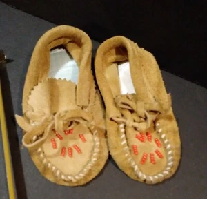 Vintage Baby Moccasins Native American Handmade Beaded Suede Leather Infant  - Picture 1 of 14