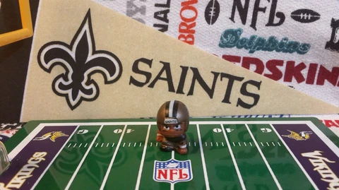 NFL Teenymates New Orleans Saints Lineman (LM/3pt stance) figure Cover