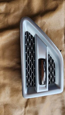 2010-2014 LAND ROVER LR2 passageiro dianteiro direito para-lama moldura de ventilação fabricante de equipamento original - Imagem 1 de 4