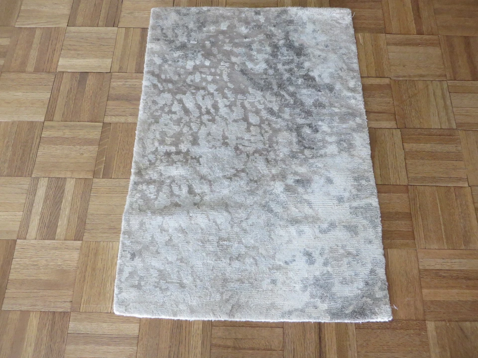 2 x 3 Hand Knotted Gray Modern Tibetan Oriental Rug With Silk G4904 - Image 1 of 4