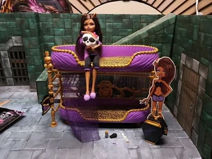 Monster High Room To Howl Dead Tired Bed & Clawdeen Wolf Playset 2011 Complete - Picture 1 of 6