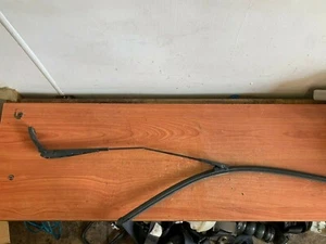 Peugeot 207 SW ESTATE 2008 DRIVER SIDE FRONT WIPER ARM - Picture 1 of 2