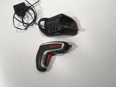 Bosch IXO Akkubohrmaschiene inkl. Ladegerät (146) - Bild 1 von 2