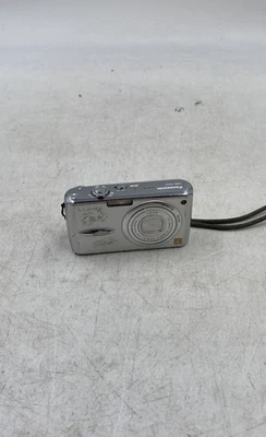 Panasonic LUMIX DMC-FX01 Silver 4X Zoom Compact Digital Camera With Battery - Image 1 of 4