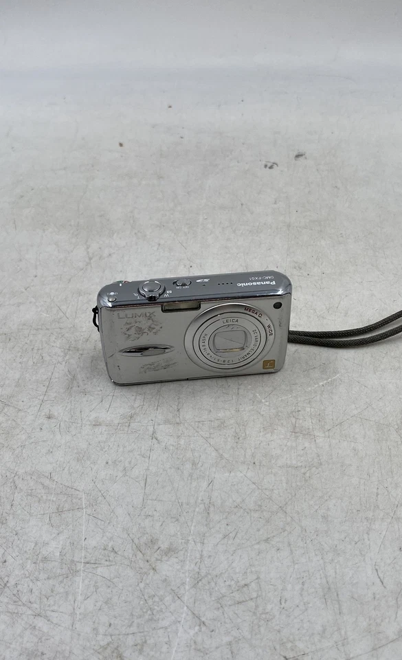 Panasonic LUMIX DMC-FX01 Silver 4X Zoom Compact Digital Camera With Battery - Image 1 of 4