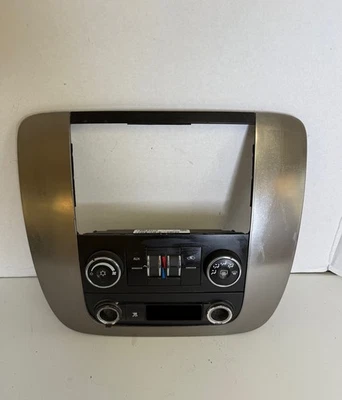 Chevrolet Suburban 2007 aire acondicionado clima vienen con molduras de tablero juntas Foto 1 de 4