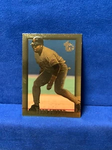 1995 Topps Embossed Gold Tony Gwynn - San Diego Padres - Card # 6 - Picture 1 of 2