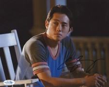 Steven Yeun Walking Dead Autographed Signed 8x10 Photo ACOA Steven Yeun Walking Dead Autographed Signed 8x10 Photo ACOA