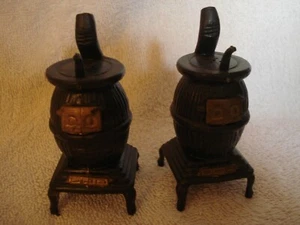Vintage...Black Plastic...Pot Belly Stoves....Salt & Pepper Shakers - Picture 1 of 3