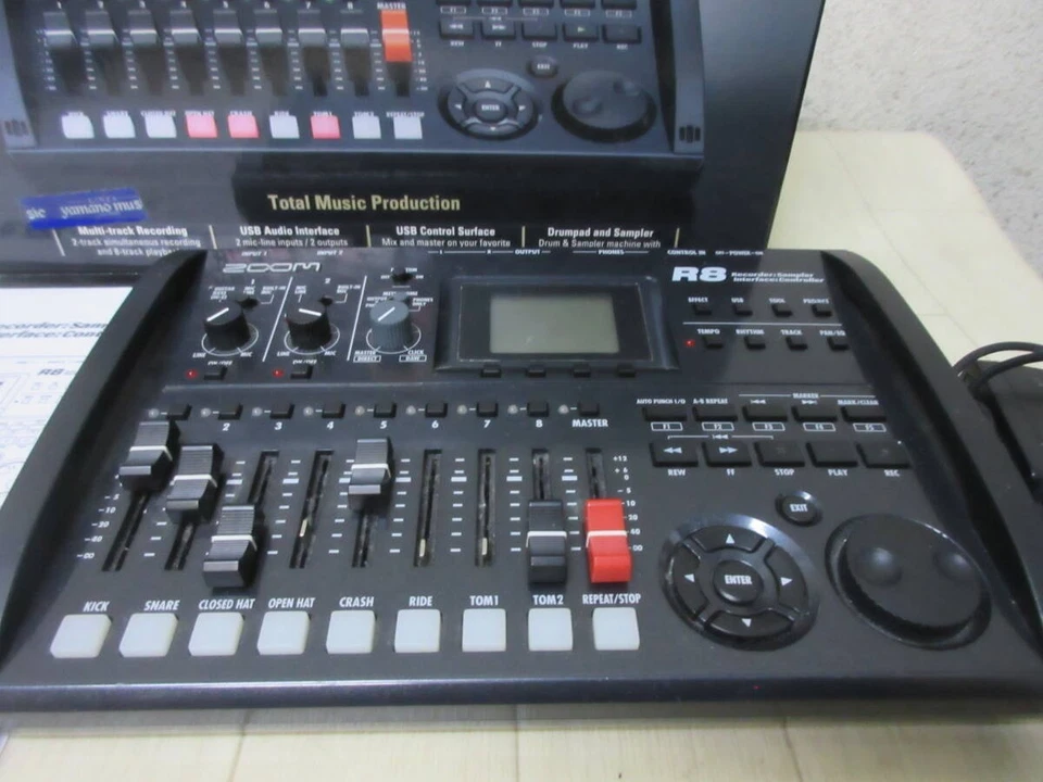Zoom R8 Multitrack Digital Recorder 8-track MTR - Image 1 of 1