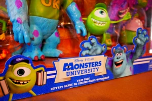 MONSTER INC. UNIVERSITY FRAT PACK TARGET EXKLUSIVES SET MO13012 NEU DISNEY PIXAR - Bild 1 von 15