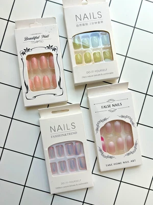 Lote de 4 juegos de uñas postizas - Hágalo usted mismo presionando las uñas - Estilo de moda y tendencia Foto 1 de 4