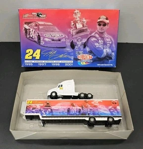 Jeff Gordon DuPont 2002 Souvenir Rig Hauler escala 1/64 LE Action 4X Champ - Imagen 1 de 6