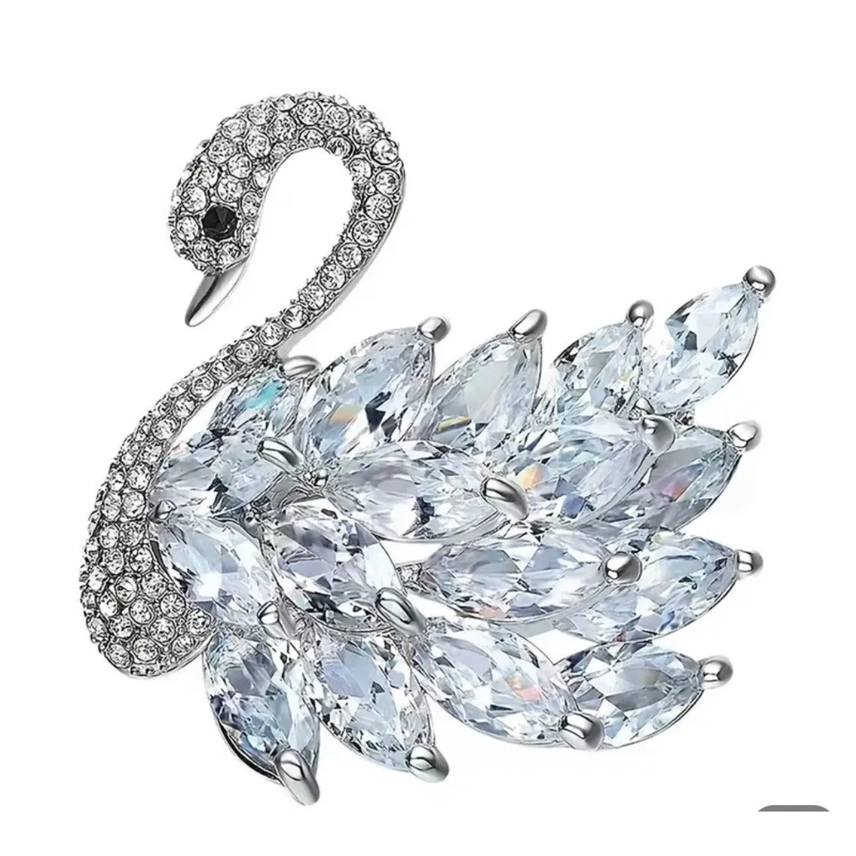 Шикарная брошь-лебедь на булавке посеребренная с белыми хрустальными стразами - Изображение 1 из 1