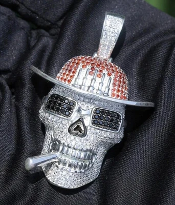 Colgante Calavera Halloween Hombre Rubí Simulado Corte Redondo 3 Ct Chapado en Oro Blanco 14k Foto 1 de 4
