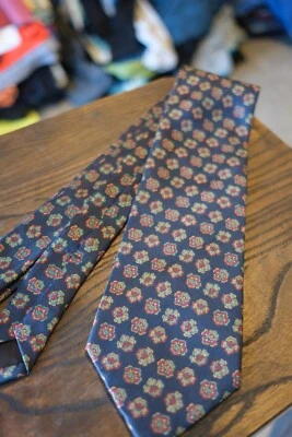 Corbata Addison on Madison Cuello Hombres Azul Rojo Geo Floral Seda Foulard Medallón Ancho Foto 1 de 4