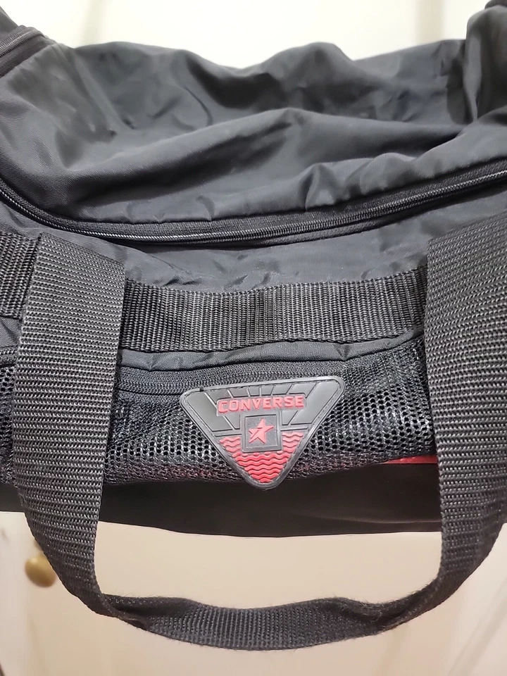 Bolso de Entrenamiento Gimnasio Converse All Star Duffle Negro Rojo.  Cremallera. Correas.  Vintage  Foto 1 de 4