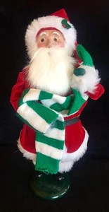 SANTA TERCIOPELO ROJO CON MEDIAS LARGAS VERDES Y BLANCAS BYERS CHOICE LTD VINTAGE - Imagen 1 de 6