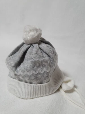 Warme Baby Bommelmütze Wintermütze Newborn mit Ohrenklappen weiß grau wie NEU - Bild 1 von 4