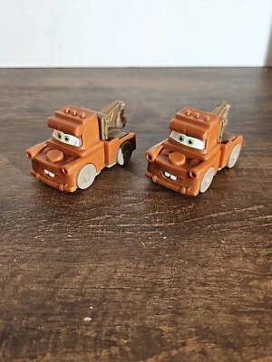 (2) McDonalds Happy Meal Pixar Mater Pullback Toy Trucks Coches Película Foto 1 de 4