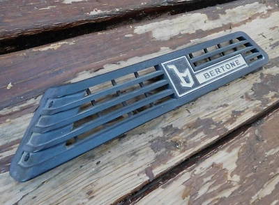 Fiat X1/9 Pilar Vent Trim 1973-1982 Fiat X19 RH Pilar Trim con insignia Bertone Foto 1 de 4