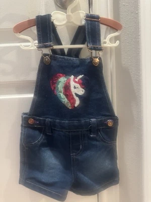 Colette Lilly para niña talla 2T dk. Mono con tirantes azul denim pantalón corto lentejuelas unicornio Foto 1 de 4