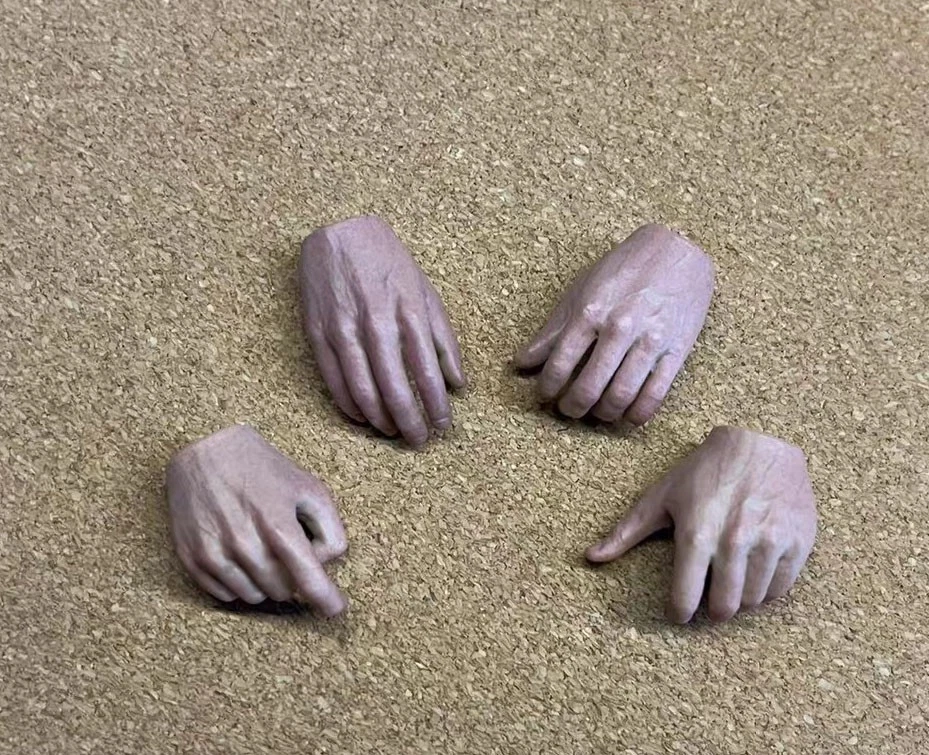 1/6 Hands Figure Hot Toys HT MMS804 No Time To Die James Bond Commando Outfit - Image 1 of 1