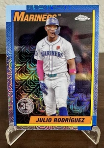2025 Topps Serie 1 - 1990 Cromo Mojo Refractor Paquete Plata Julio Rodríguez - Imagen 1 de 2