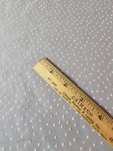 Tela suiza punteada transparente vintage puntos rosas sobre blanco 30" menos trozo de esquina x 45 - Imagen 1 de 10