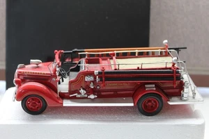 Road Signature Diecast 1938 Firetruck Collectible Display Piece - Picture 1 of 3