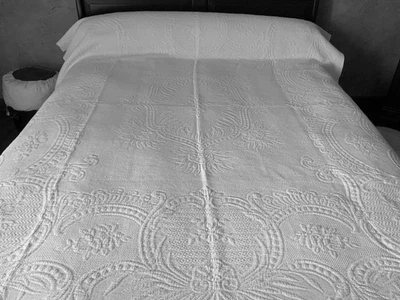 Linge ancien Petit Couvre Lit Provençal piqué Blanc Époque Napoleon lll - Photo 1/4