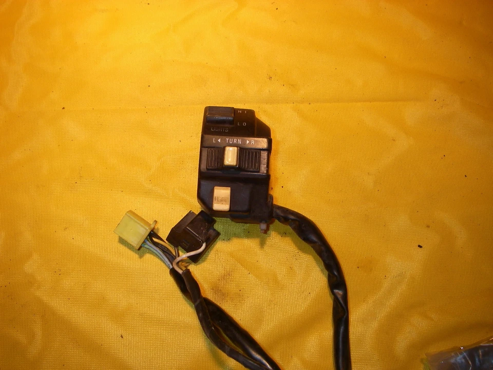 SF44 Switch Left Indicator On / Since Horn Interrupteur Suzuki DR125 - Image 1 of 1