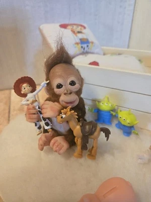 Ooak Mini Baby Позируемый Орангутан Обезьяна Игрушка История Тема С Лотами Дополнений! - Изображение 1 из 4