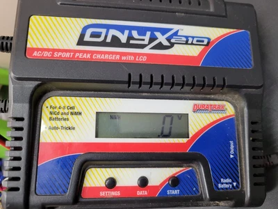 Duratrax Onyx 210 AC/DC Sport Peak Charger w/LCD - Image 1 of 4